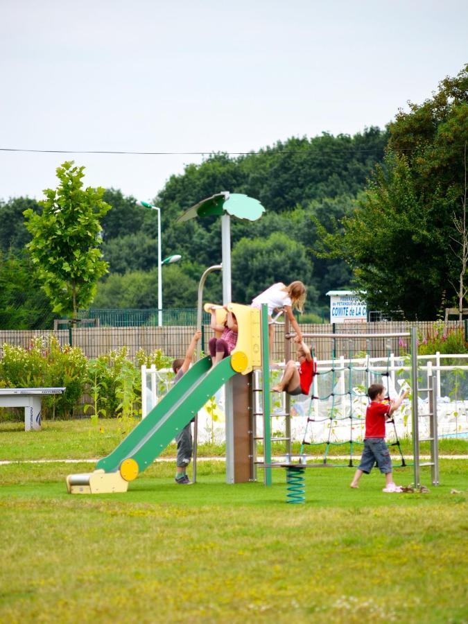 Camping Du Plan D'Eau **** Hotel Saint-Yrieix-sur-Charente Exterior photo