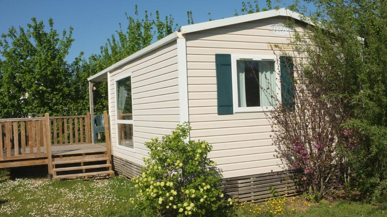 Camping Du Plan D'Eau **** Hotel Saint-Yrieix-sur-Charente Exterior photo