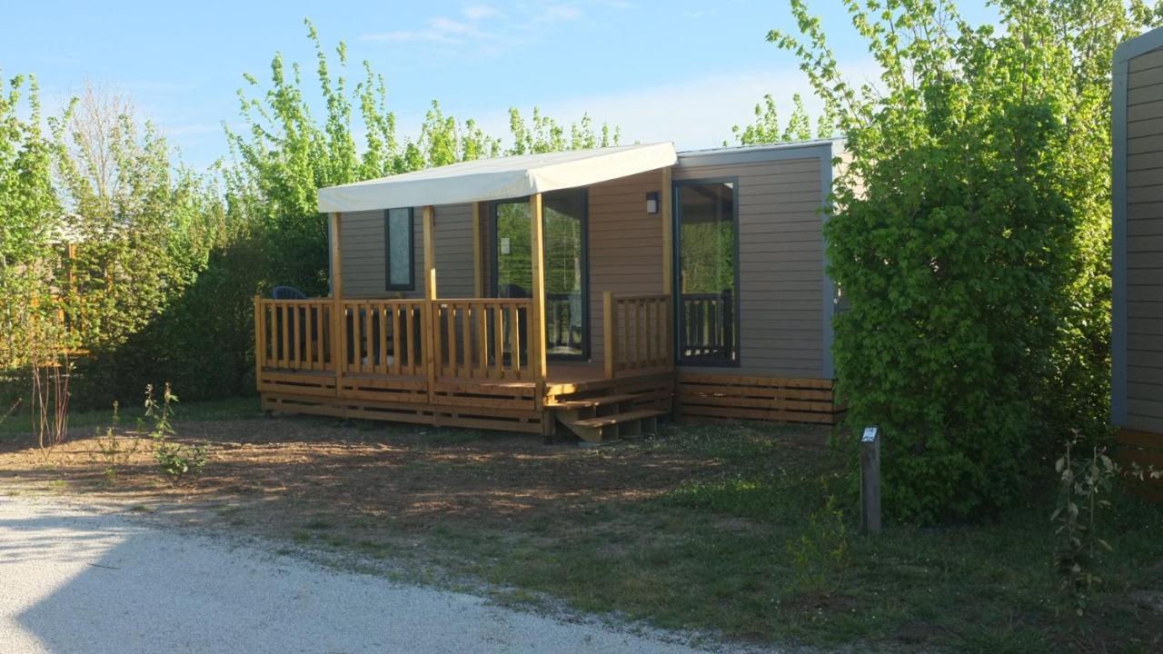 Camping Du Plan D'Eau **** Hotel Saint-Yrieix-sur-Charente Exterior photo